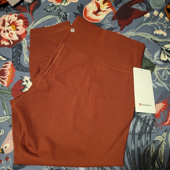 NWT Lululemon Leggings Wunder Train Size 20 - Picture 2 of 2